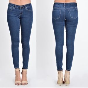 KanCan Skinny Jeans Size 7/27 NWT